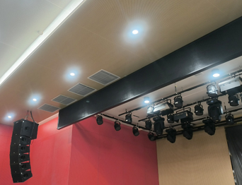 高顏值+實力派！通用舞臺吊桿成功打造某中學智慧化多功能報告廳項目